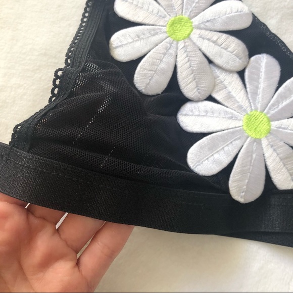NWT Daydream Nation Black Mesh Front Closure Triangle Daisy Bra LARGE - Picture 6 of 10